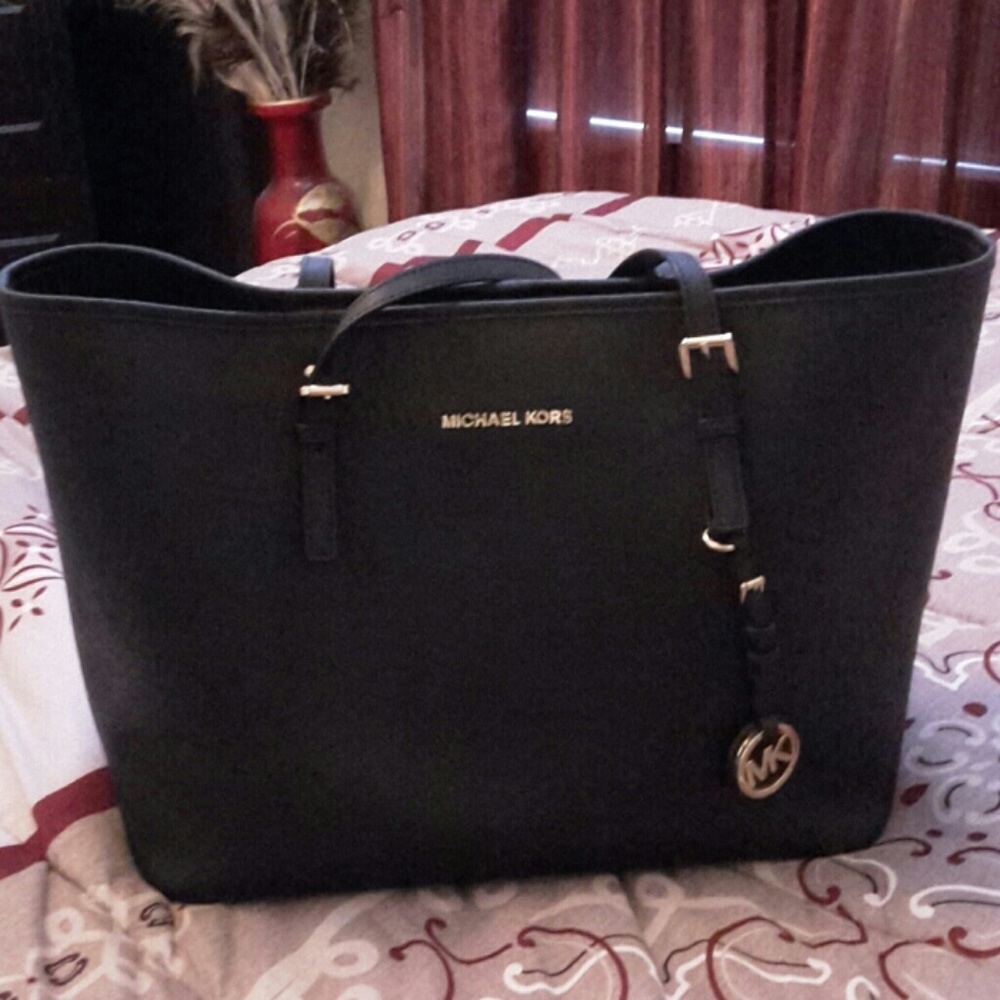 (SOLD)Michael kors black bag
